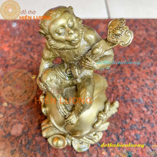 Khỉ Ngồi Trái Đào Cầm Gậy Như Ý