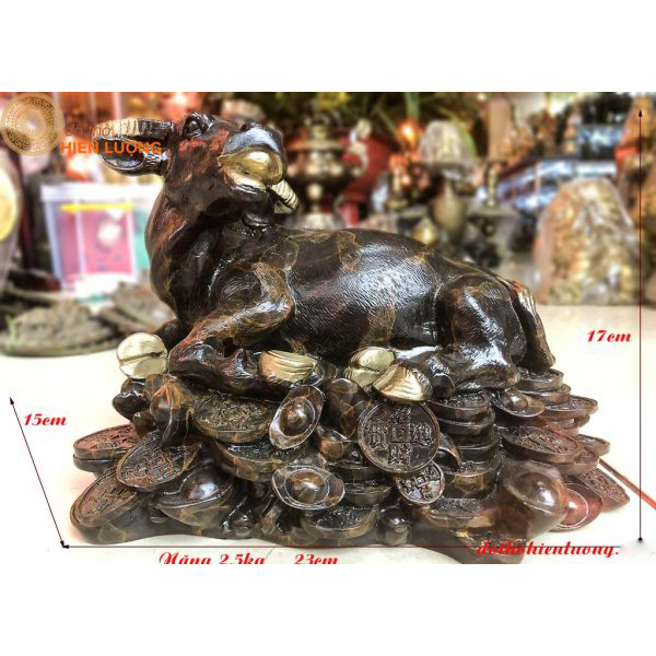 Tượng Trâu Nằm Bệ Vàng Màu Đen Bóng