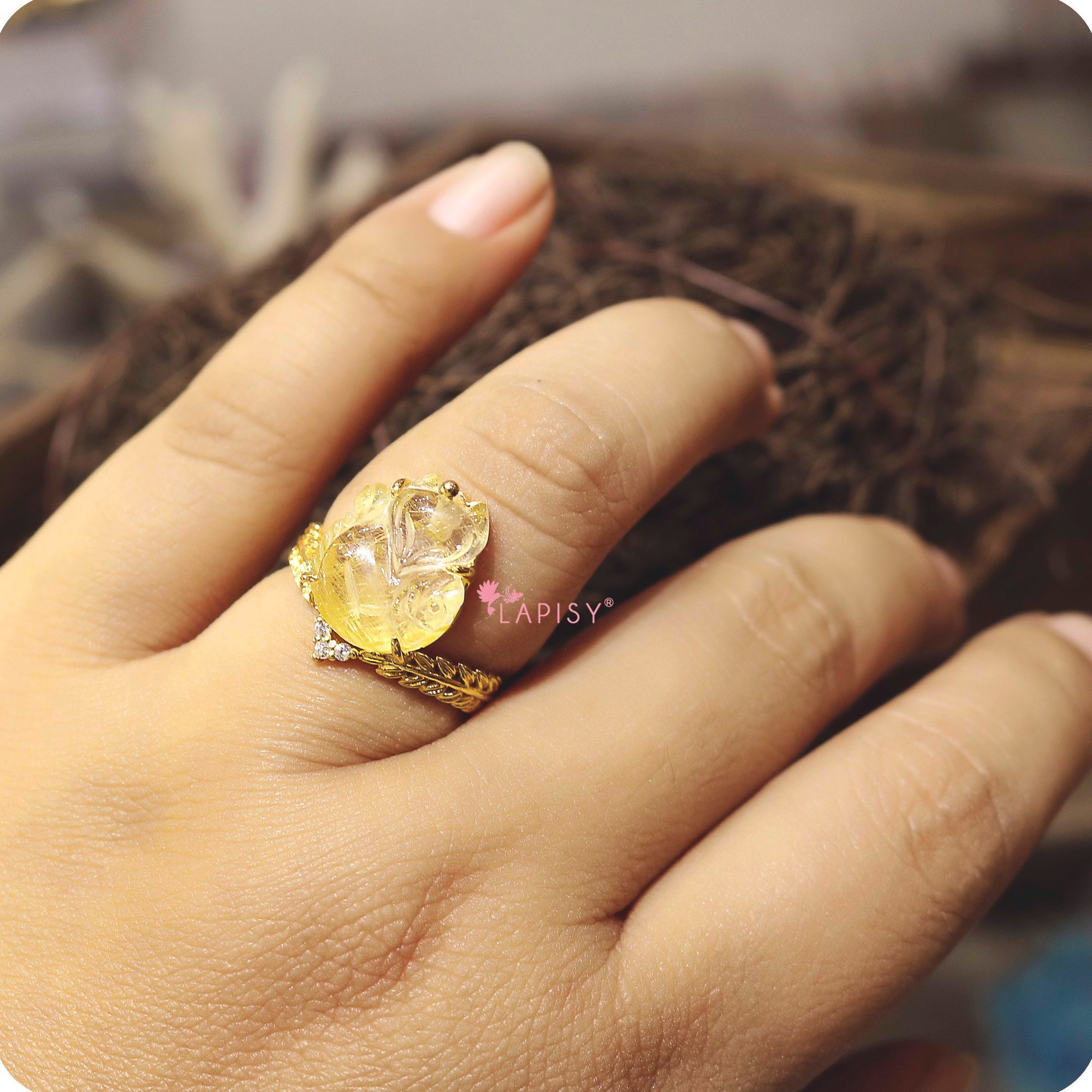 Elvie - Nhẫn hồ ly 9 đuôi thạch anh