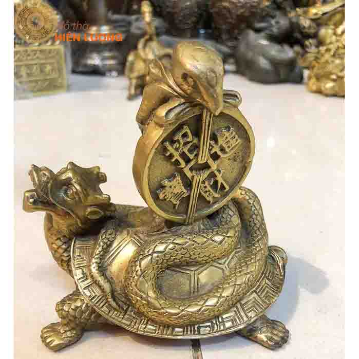 Long Quy Cõng Rắn