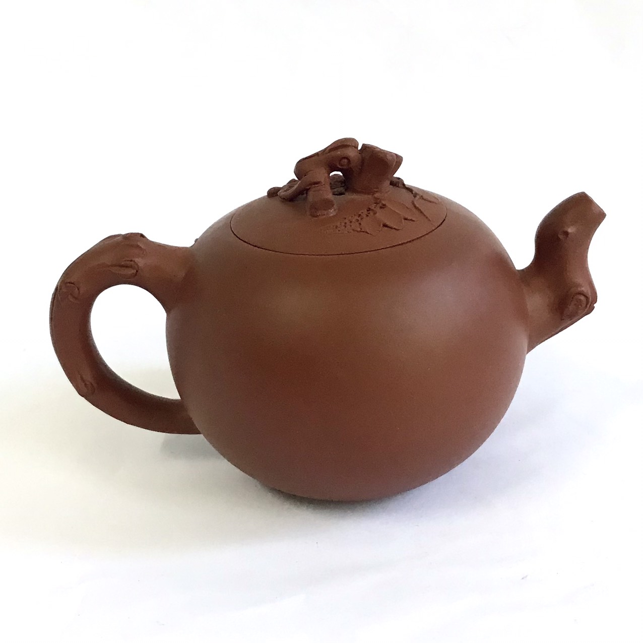 Ấm tử sa Nho Sóc 320ml chu sa