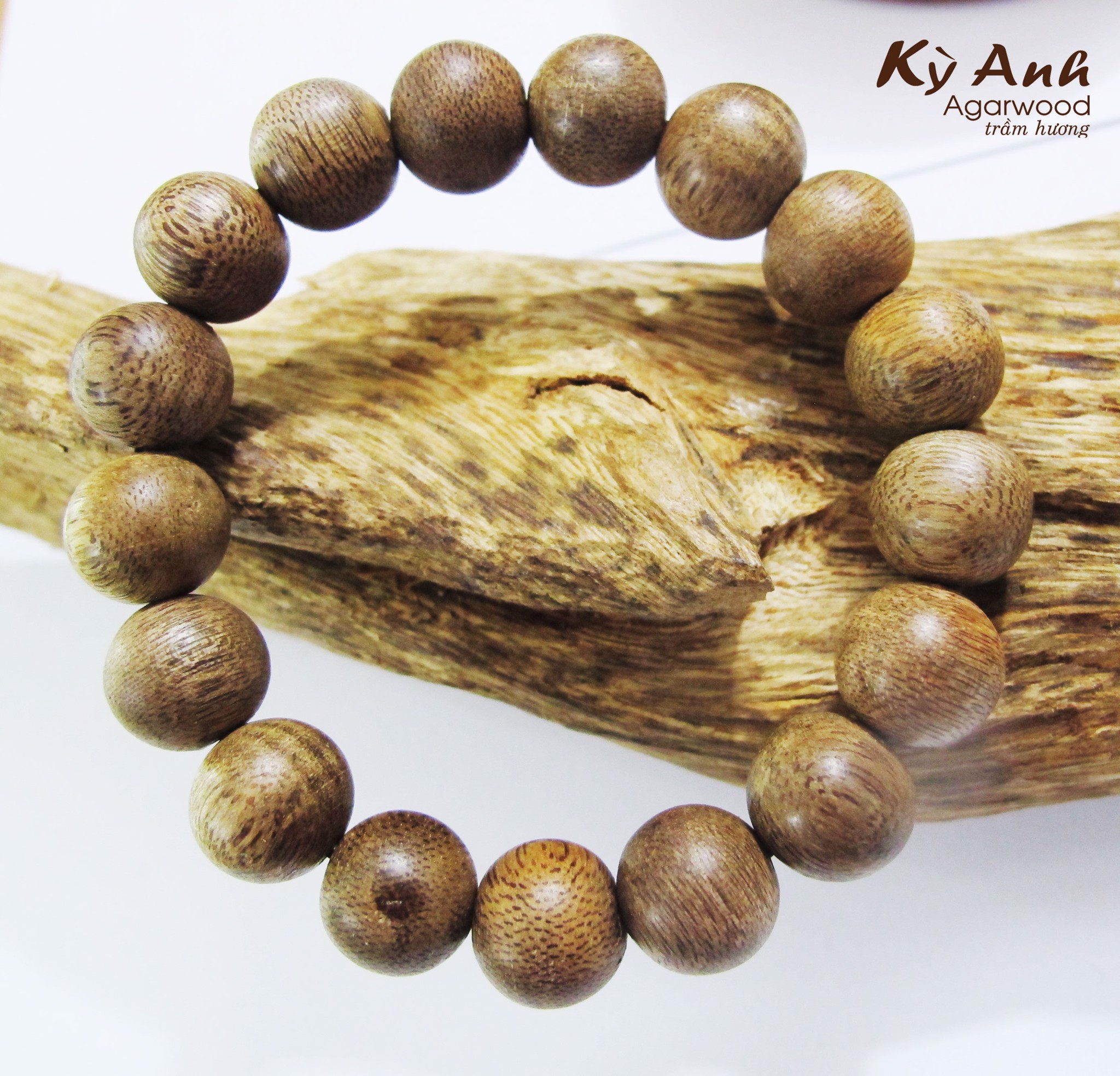 Vòng Tay Trầm Hương Lào 12ly VTH-183