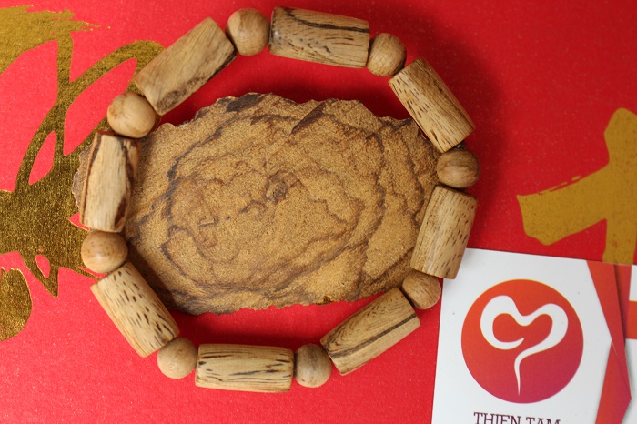 Vòng tay trầm hương đốt trúc