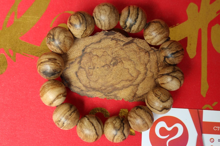 Vòng tay trầm hương