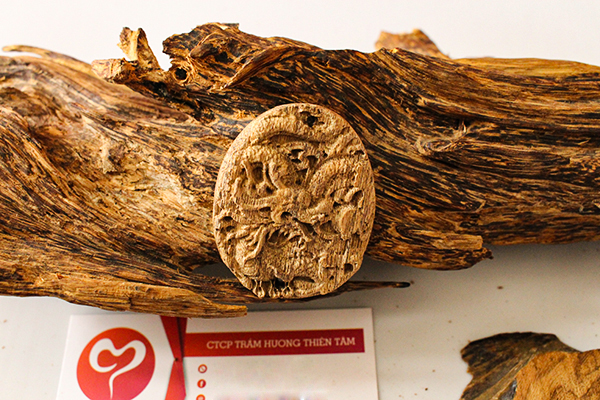 Mặt dây chuyền rồng nhả ngọc - mặt tròn