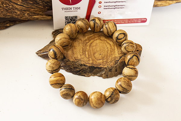 Vòng tay trầm hương Việt Nam 12li
