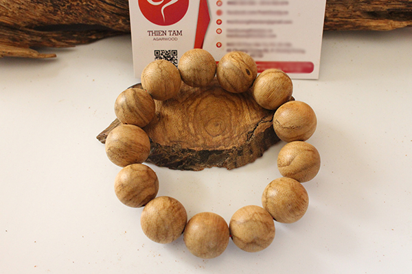 Vòng tay trầm hương Việt Nam hạt tròn