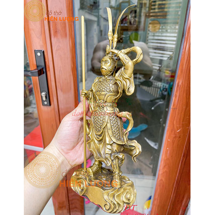 Tôn Ngộ Không Cầm Gậy Như Ý