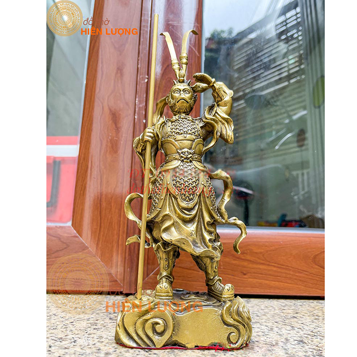 Tôn Ngộ Không Cầm Gậy Như Ý