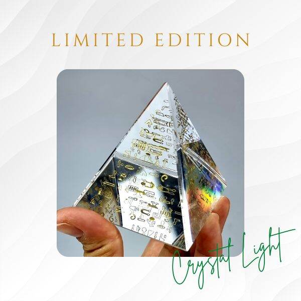 Lăng kính thủy tinh kim tự tháp