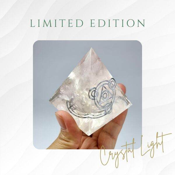 P2110116 Kim tự tháp năng lượng Crystal Light đá thạch anh hồng thiên nhiên