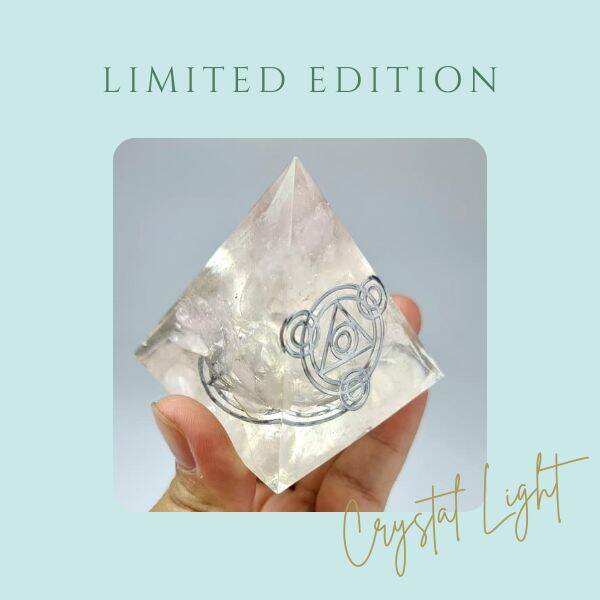 P2110116 Kim tự tháp năng lượng Crystal Light đá thạch anh hồng thiên nhiên