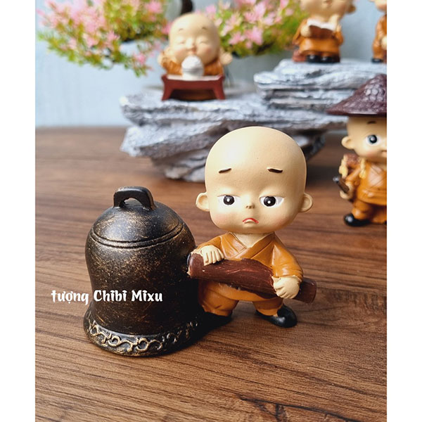 Tượng chú tiểu gõ chuông 7cm