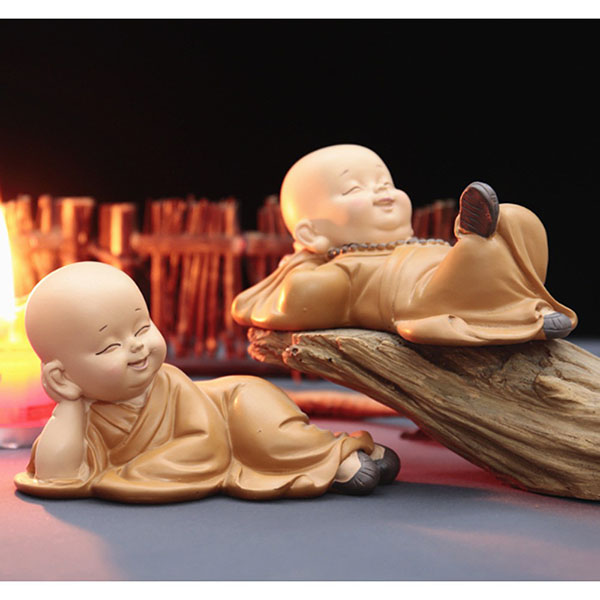 Tượng chú tiểu an nhiên áo nâu - mẫu nằm