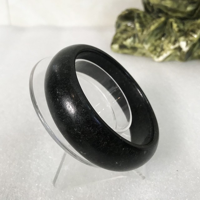 Vòng tay đá tự nhiên màu đen