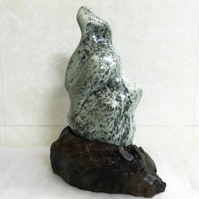 Cây đá phong thủy màu xanh lá