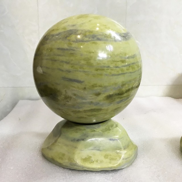 Quả cầu phong thủy xanh Ngọc cốm 