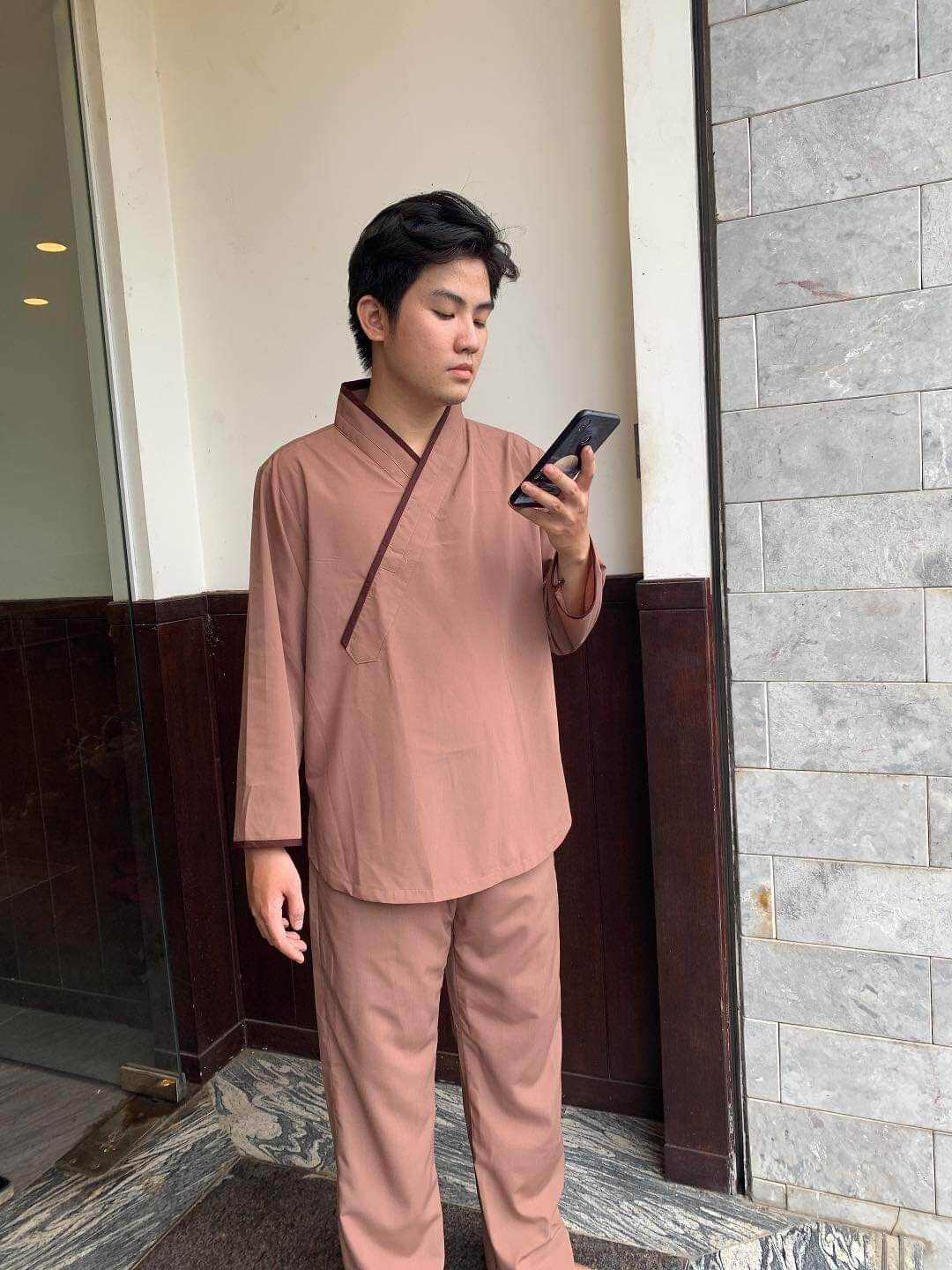 Đồ bộ nam đi chùa cổ chéo vải kte (ca cao)