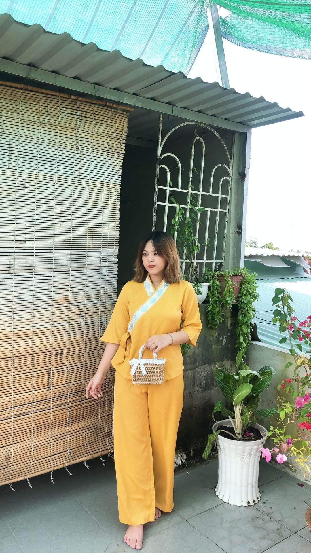 Bộ nữ phật tử đi chùa vải lụa cao cấp lụa pháp (vàng)