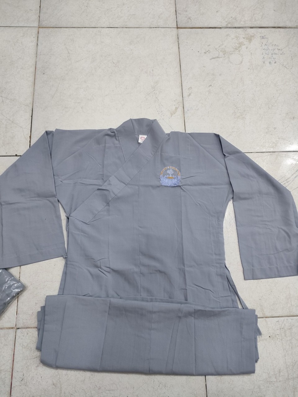 Áo tràng đồ lam phù hợp choàng khi đi chùa vải kte (lam thêu)