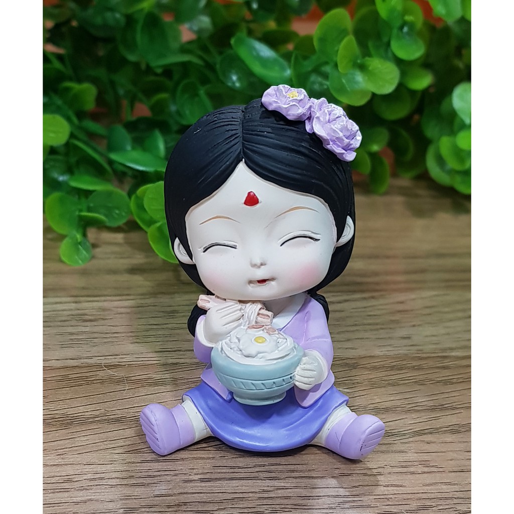 Tượng bé gái ăn mì dễ thương 8cm