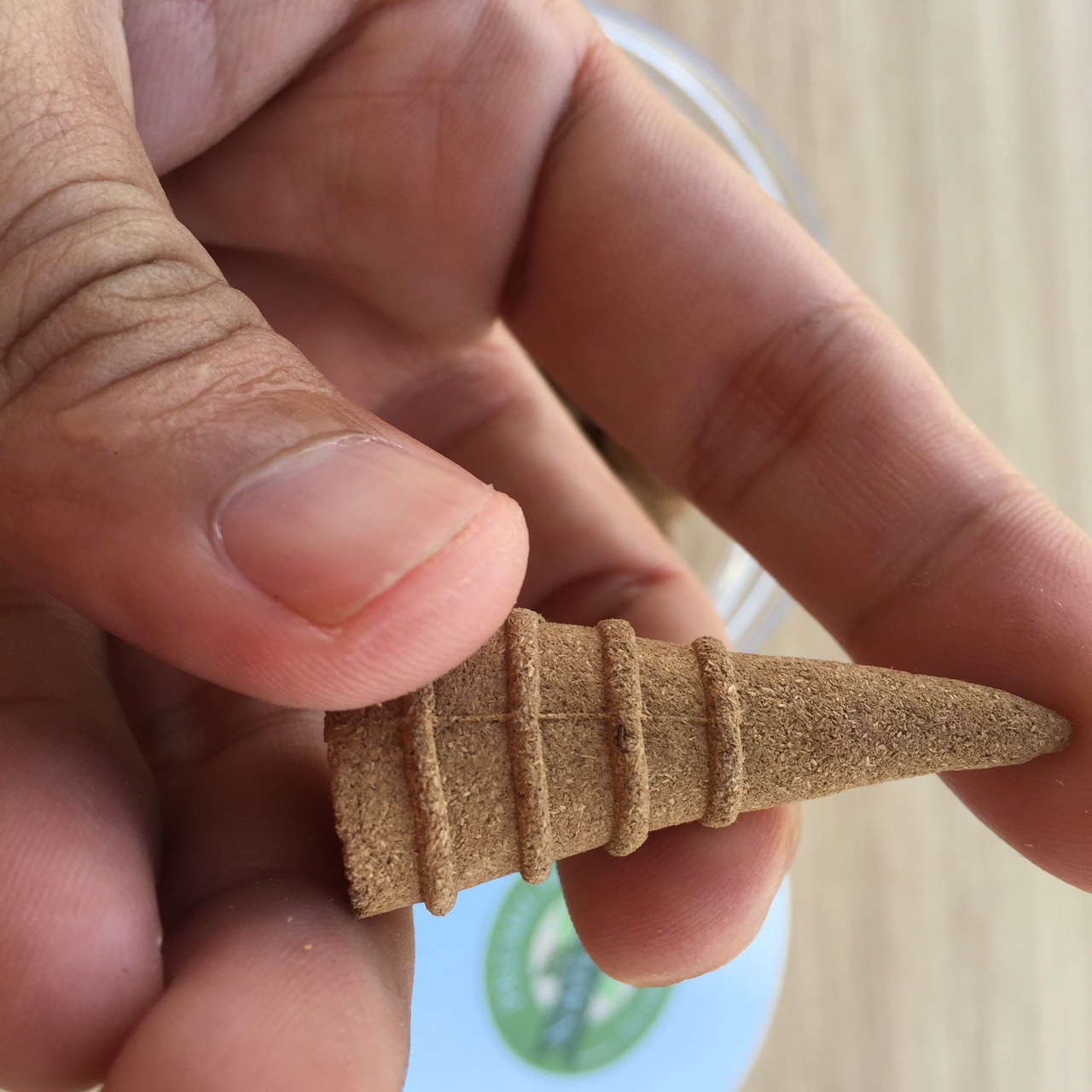 Nhang nụ làm từ trầm hương 20 năm tuổi xông tài lộc