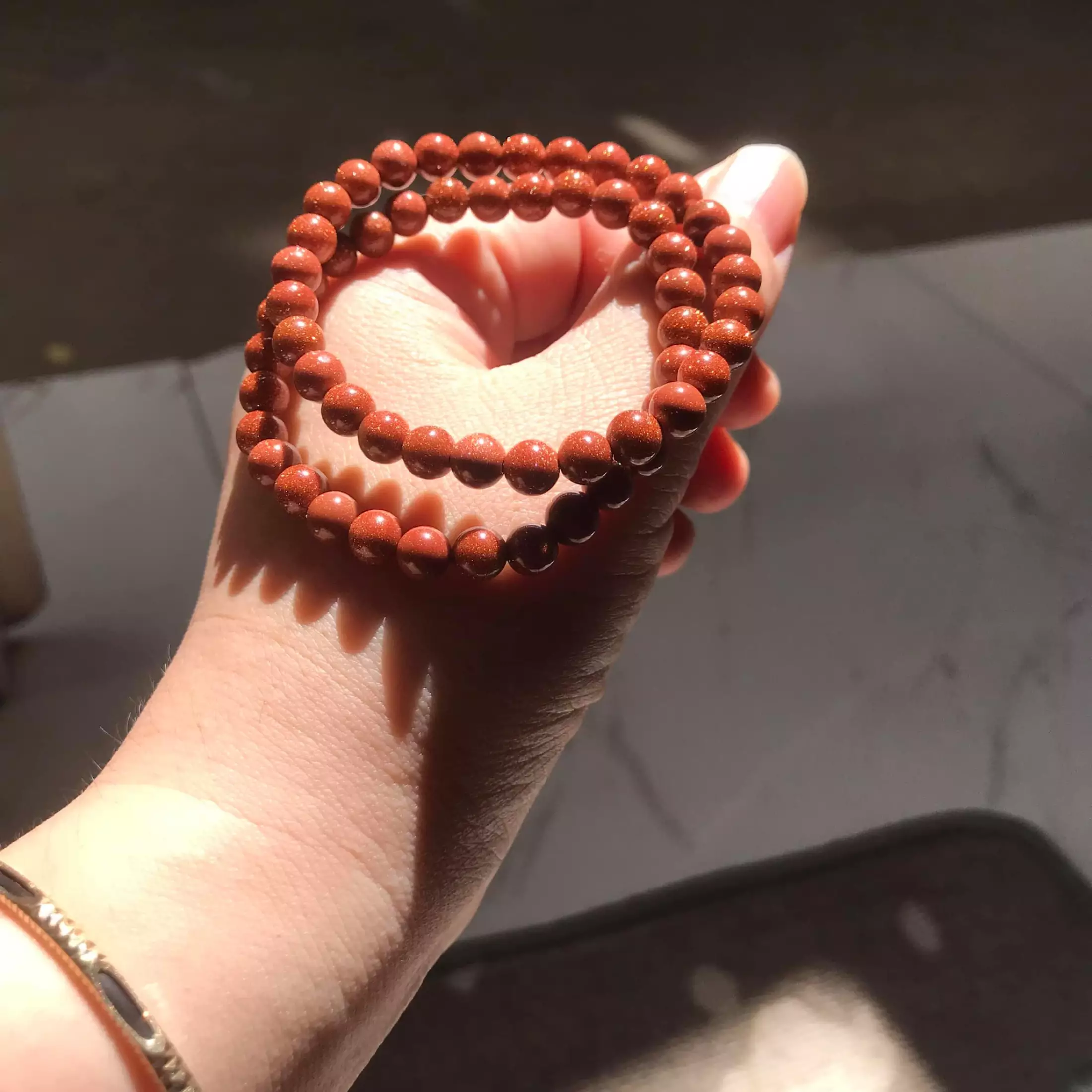 Vòng tay đá kim sa nâu size 6ly