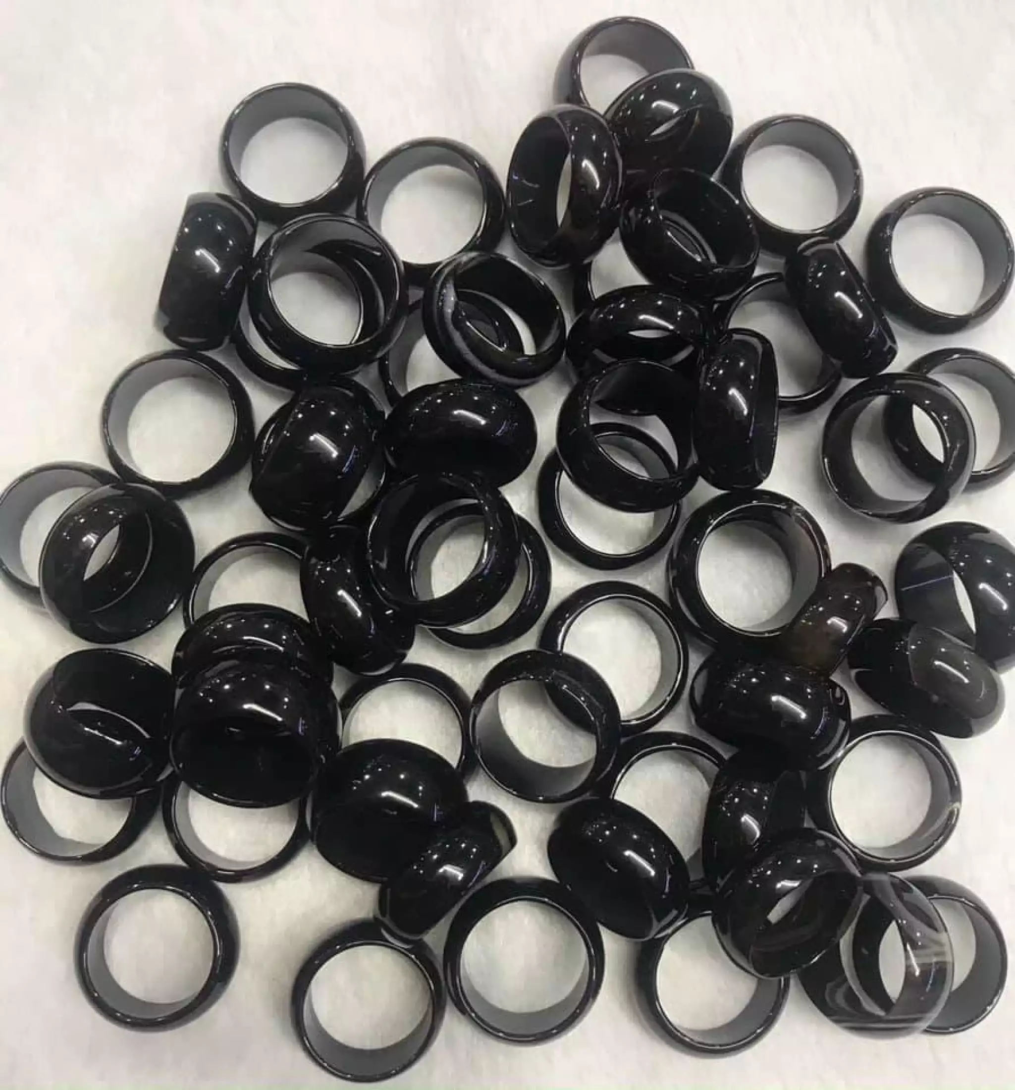 Nhẫn mã não đen có bản lớn bản nhỏ