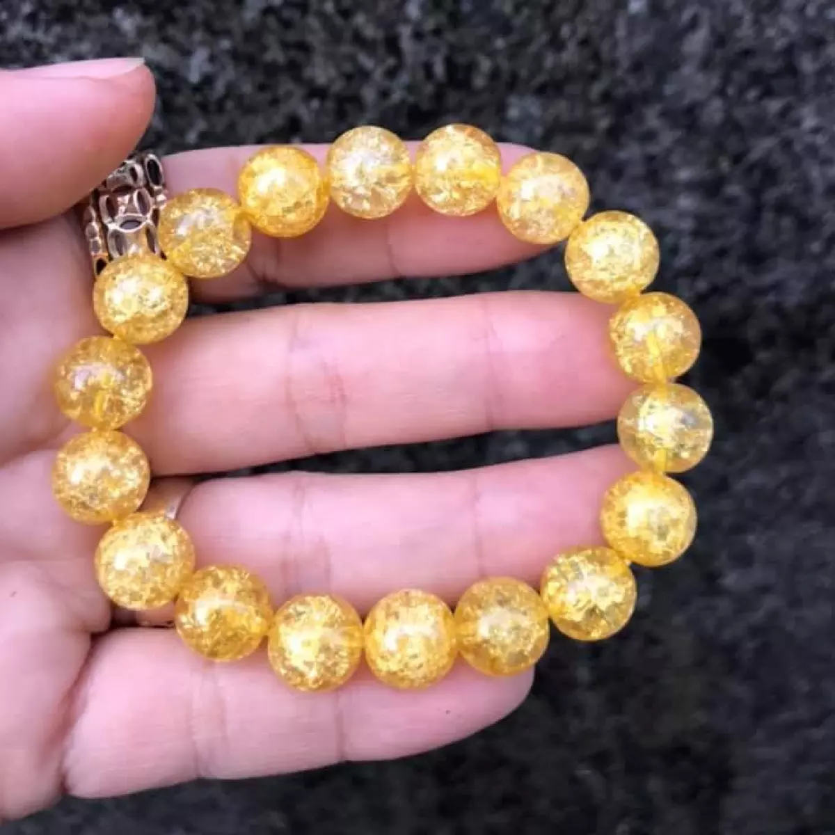 Vòng tay đá bọt tuyết vàng 8ly-10ly