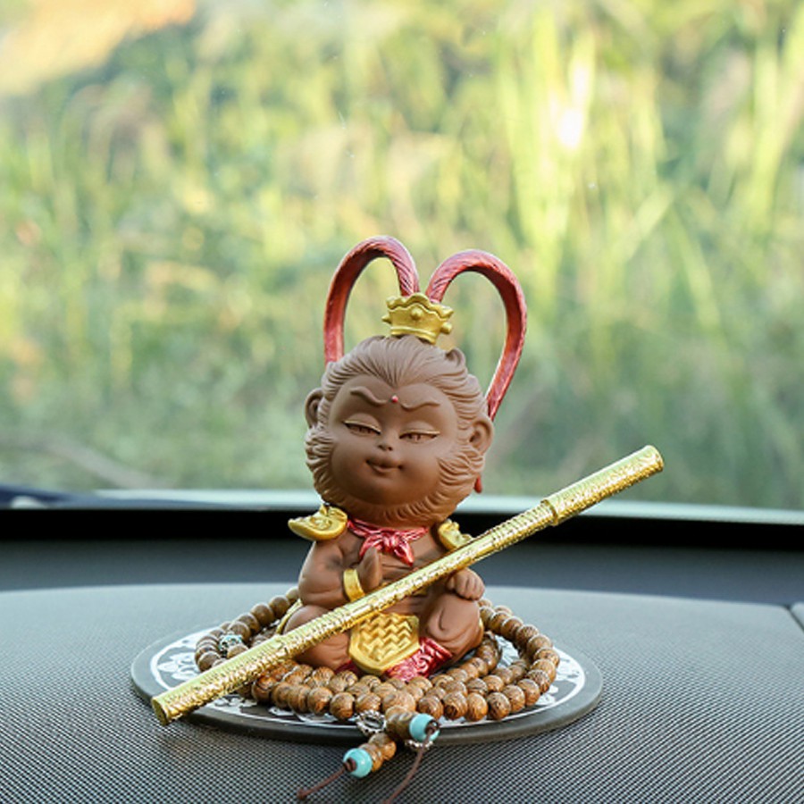 Tượng Mỹ Hầu Vương-mẫu dang tay