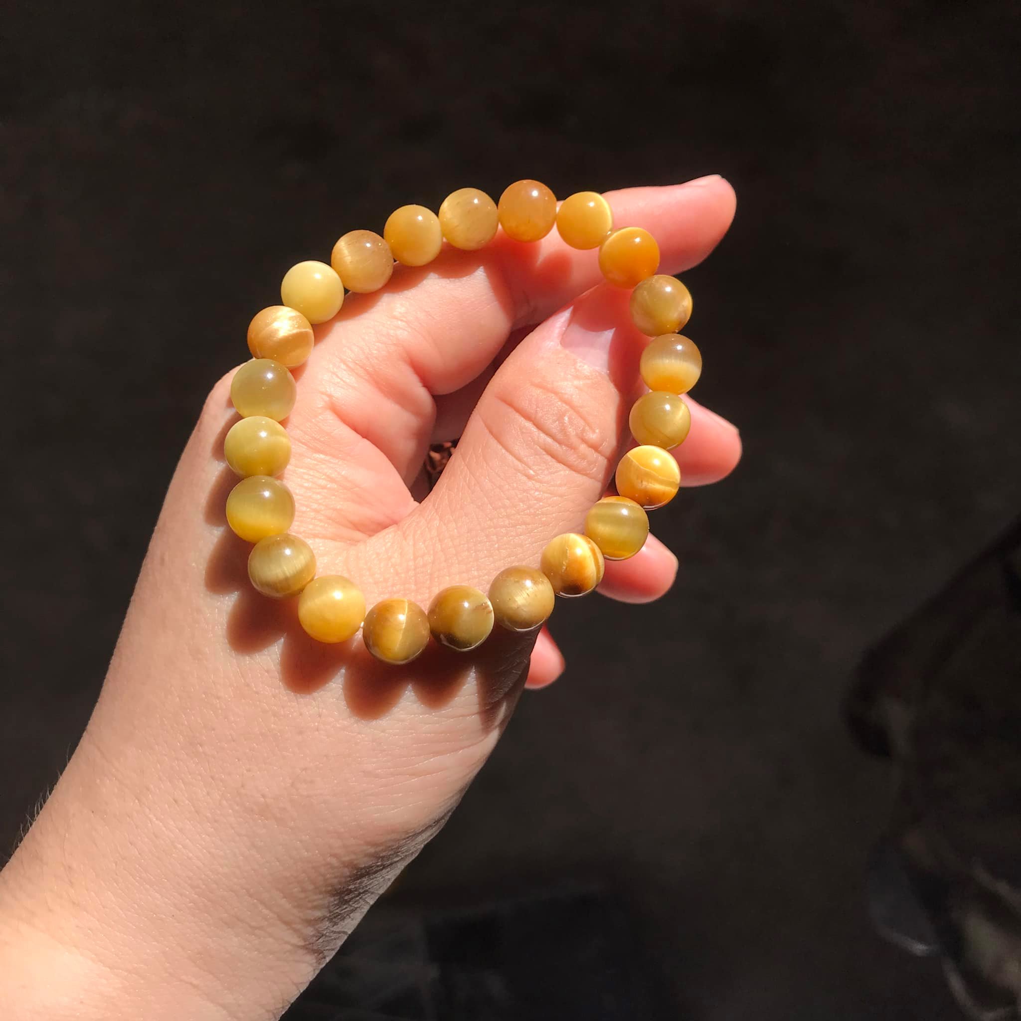 Vòng tay đá mắt hổ tâm vàng - 8ly