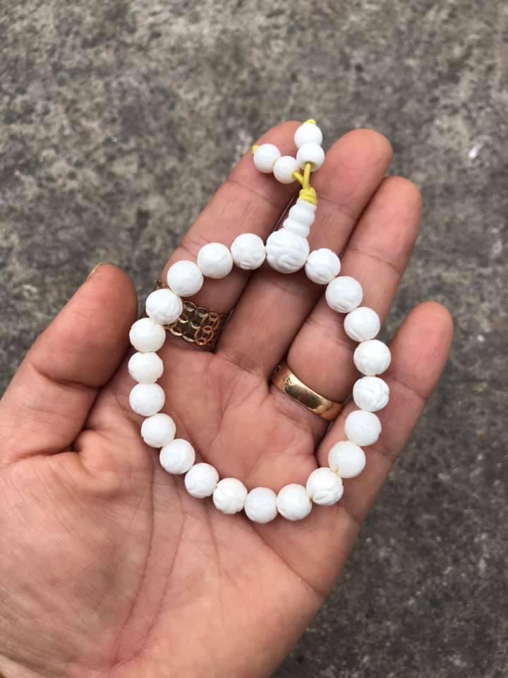 Vòng tay liên hoa san hô trắng 8ly
