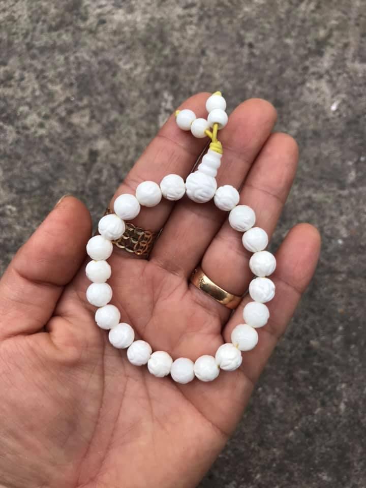 Vòng tay liên hoa san hô trắng 8ly