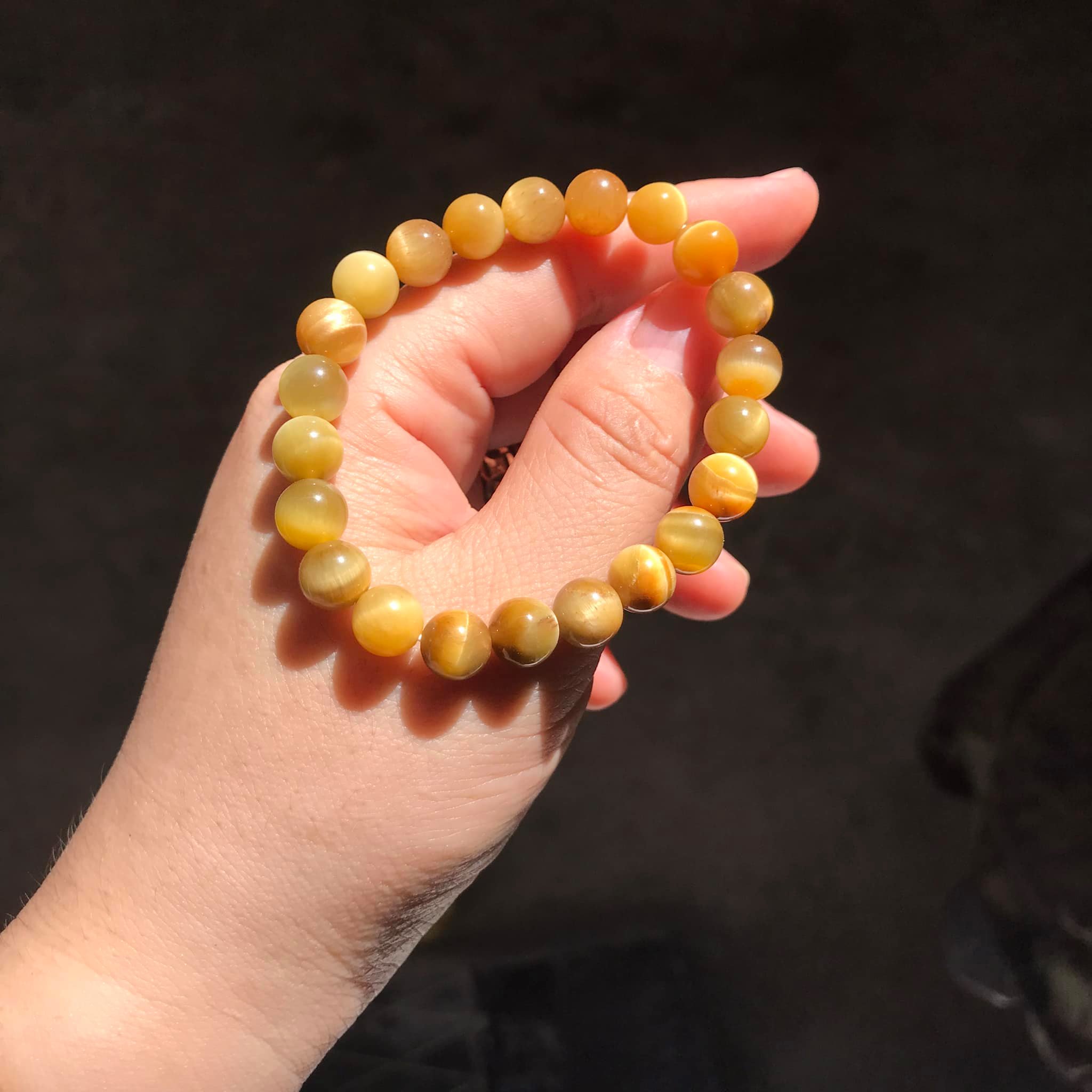 Vòng tay đá mắt hổ tâm vàng - 6ly