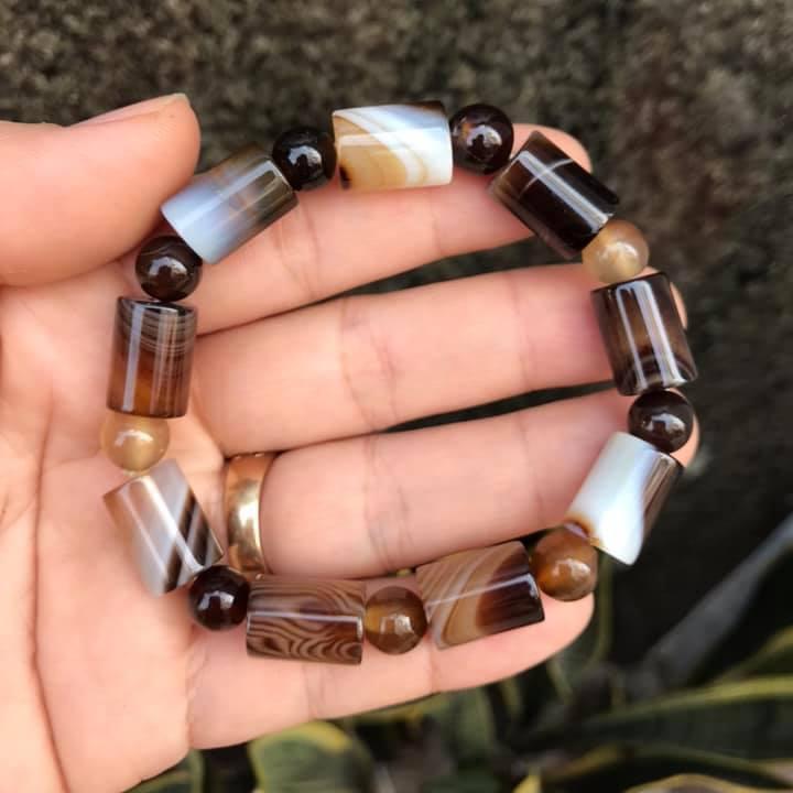 Vòng tay đá mã não Tây Tạng nâu vân trắng 10ly