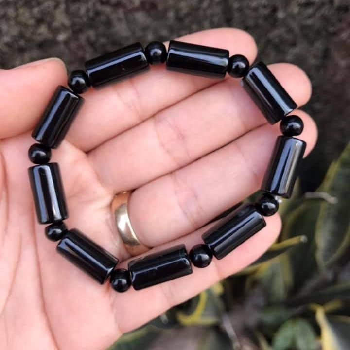Vòng tay kiểu khúc đá mã não đen