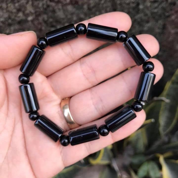 Vòng tay kiểu khúc đá mã não đen