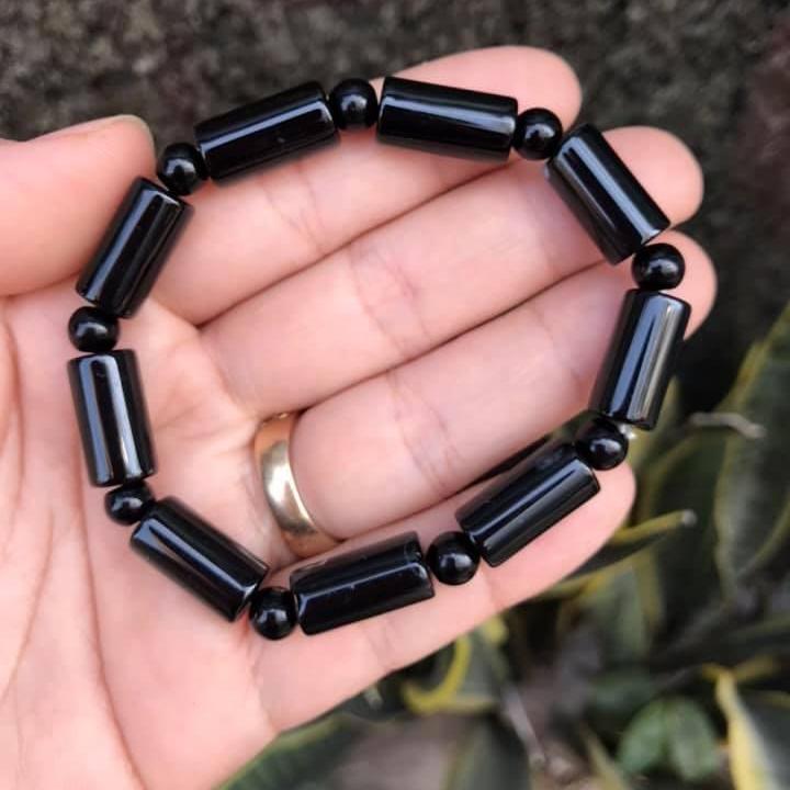 Vòng tay kiểu khúc đá mã não đen