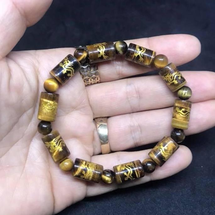 Vòng tay đá mắt hổ chạm rồng 8ly