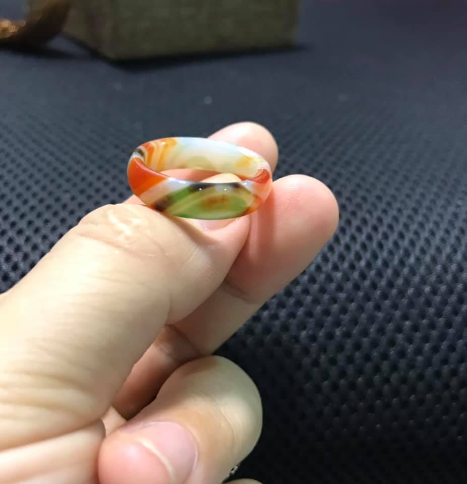 Nhẫn đá mã não tứ quý