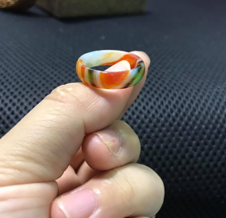 Nhẫn đá mã não tứ quý