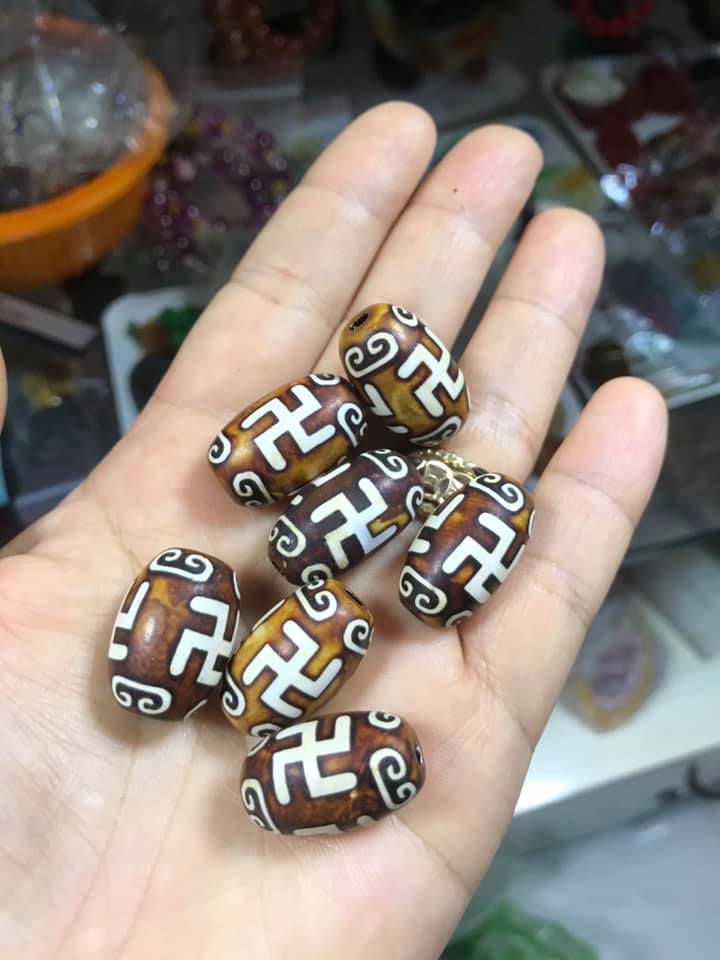 Lu thống đá mã não lạt ma Tây Tạng chữ Vạn