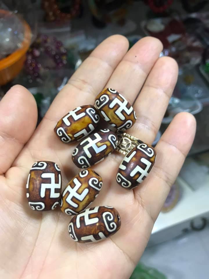 Lu thống đá mã não lạt ma Tây Tạng chữ Vạn