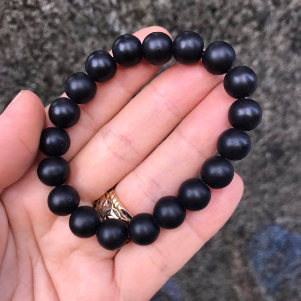 Vòng tay đá núi lửa đen 10ly