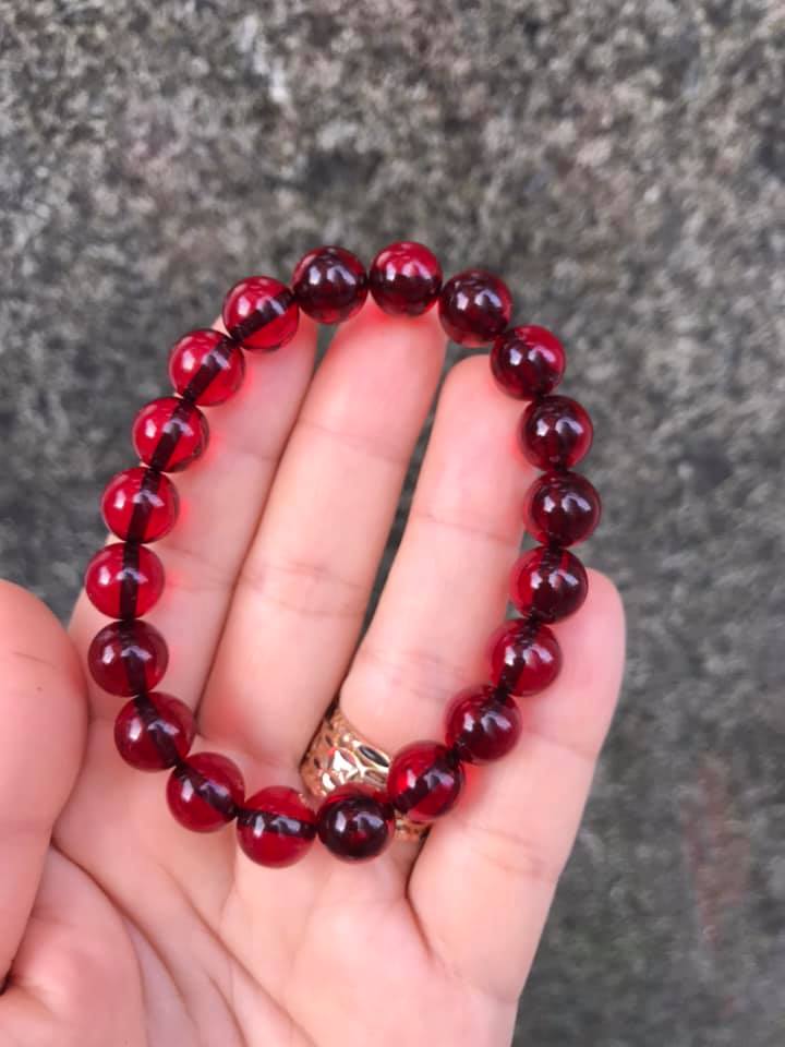 Vòng tay hổ phách đỏ 10ly