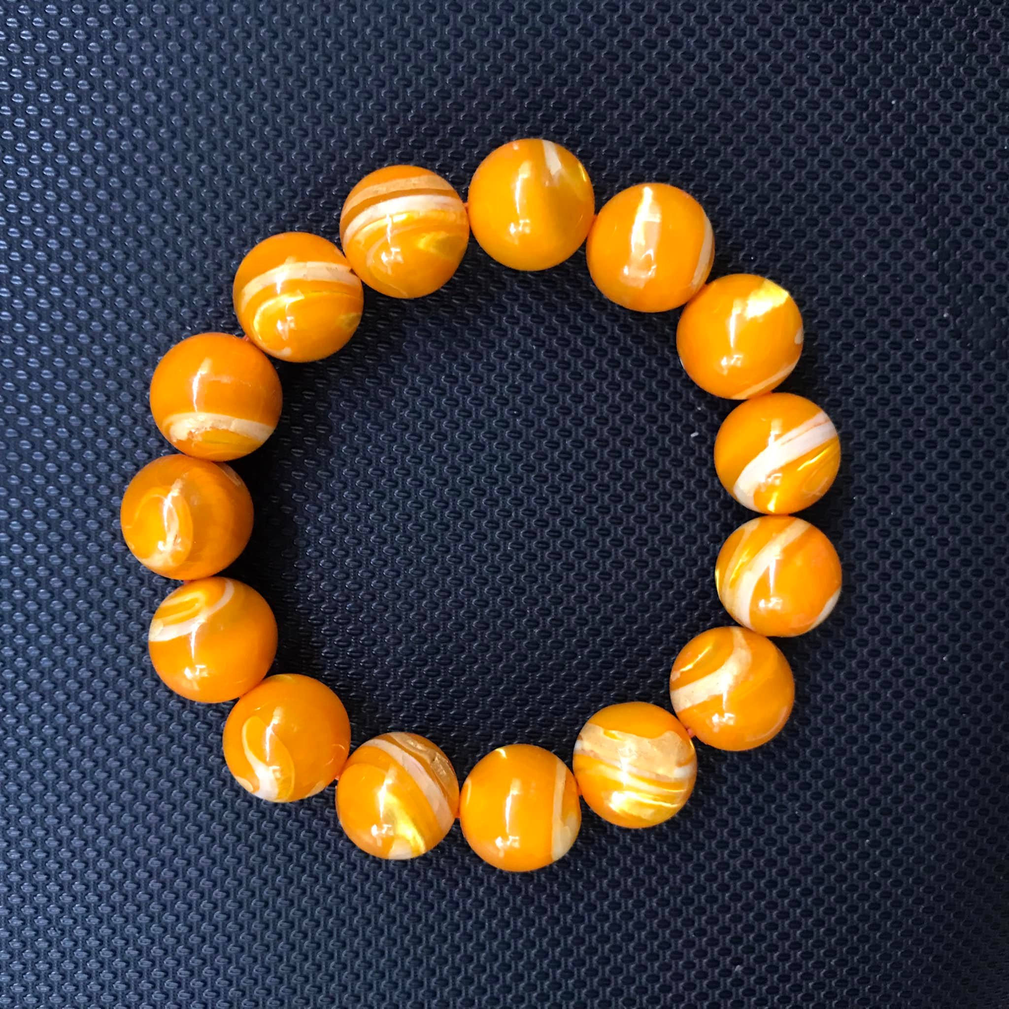 Vòng tay ốc xà cừ màu vàng vân đẹp 10ly