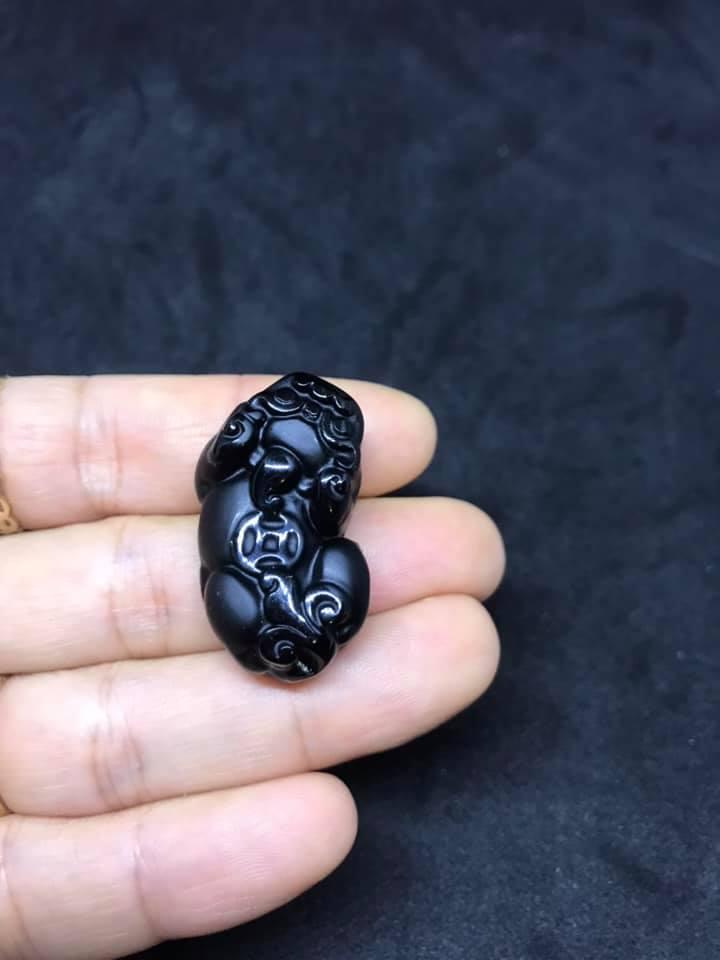 Mặt tỳ hưu đá núi lửa obsian đen