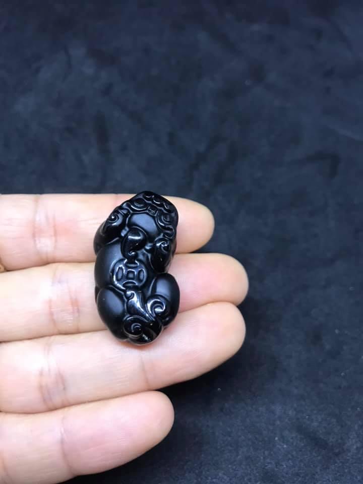 Mặt tỳ hưu đá núi lửa obsian đen