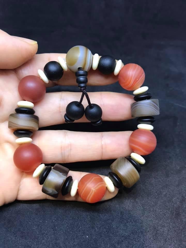 Vòng tay mã não Lạt Ma Tây Tạng 14ly