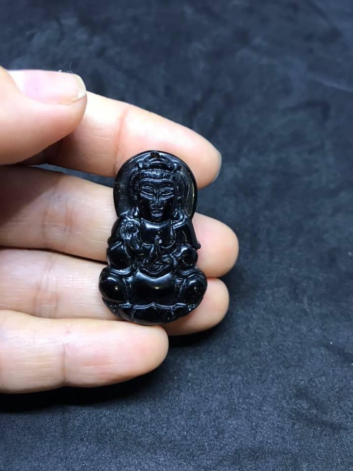Mặt dây Quan Thế Âm Bồ Tát đá huyền đen